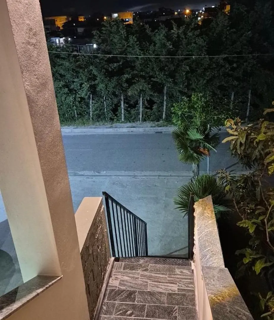White Luxury Villa Apartments &Hot Tab Durrës 0*,